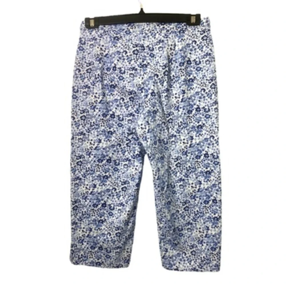 Chaus Capri Shorts Women Size 12 Blue White Floral Stretch Comfy Vacation Travel